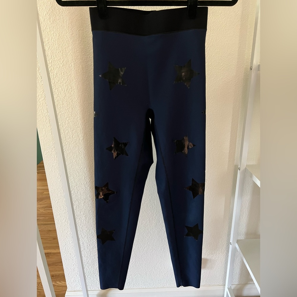 Ultracor Star Knockout Ultra High-Rise Leggings in Navy and Black. Size Medium.